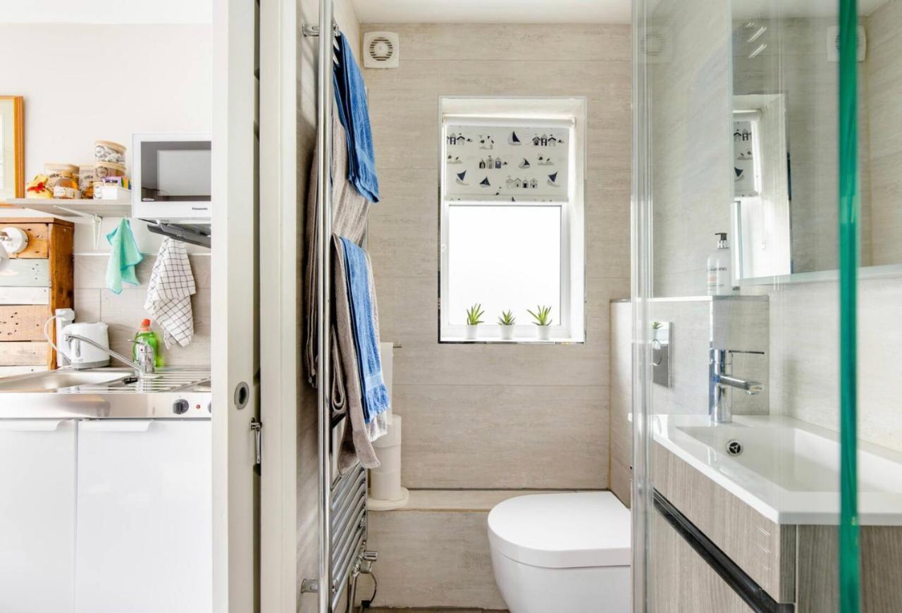 Arlington - Private Room And En-Suite Γουόκινγκ Εξωτερικό φωτογραφία
